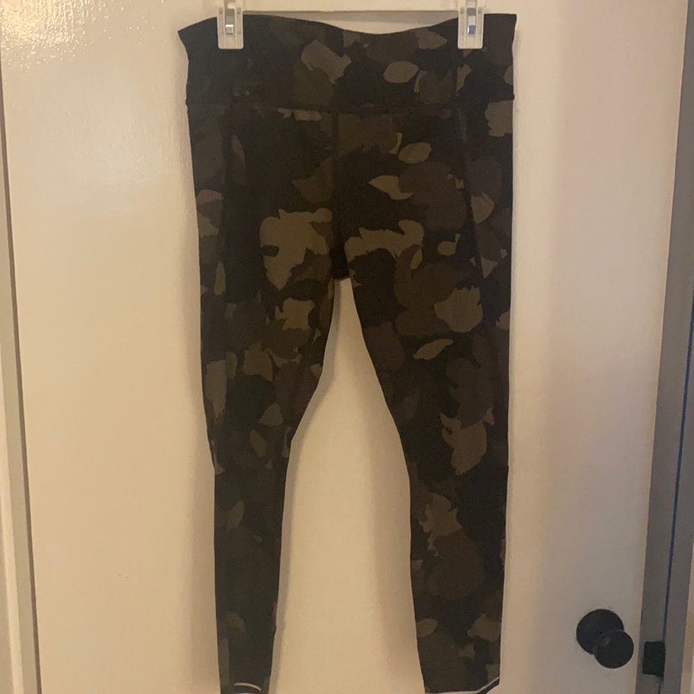 Athleta camo leggings EUC